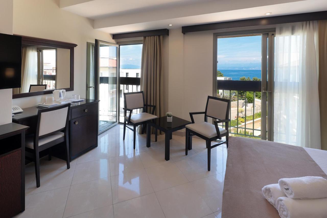 Blue Waves Hotel 4*