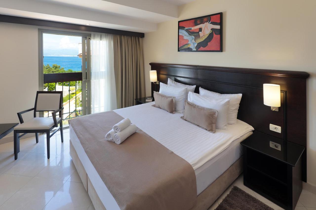 Hotel Blue Waves