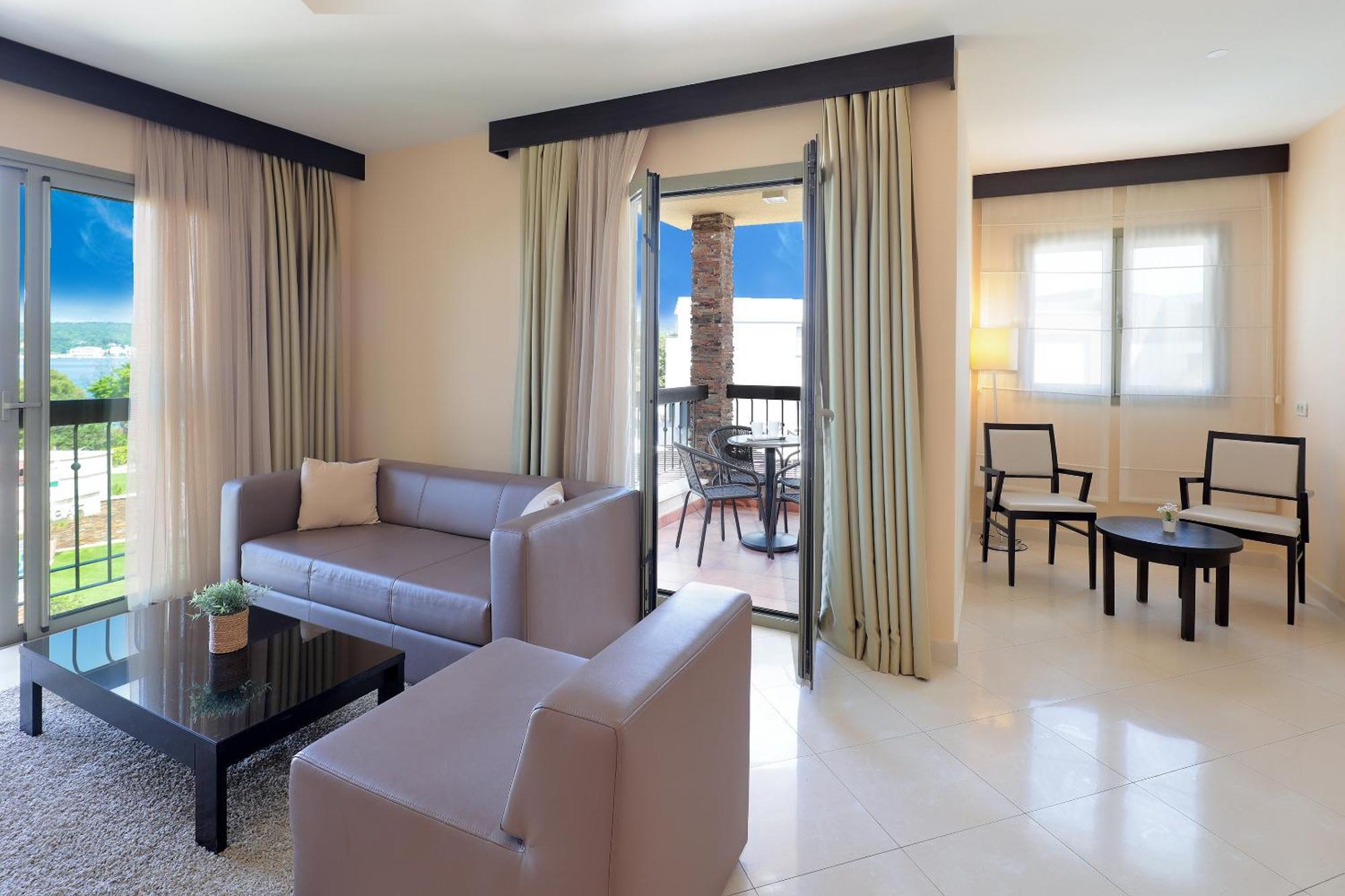 Blue Waves Hotel 4*