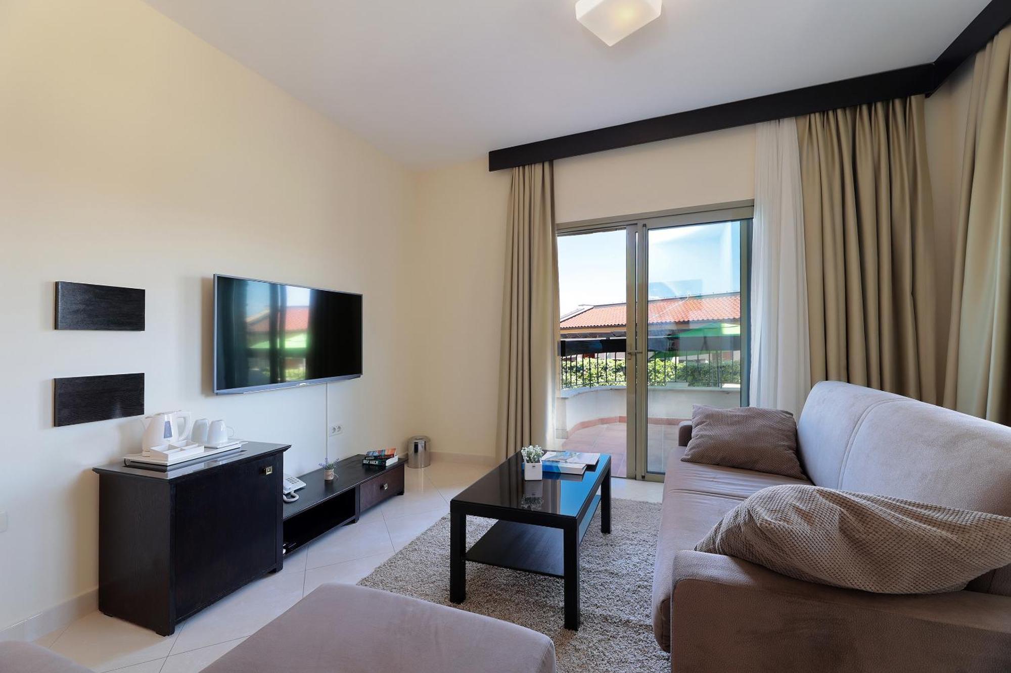 Blue Waves Hotel 4*