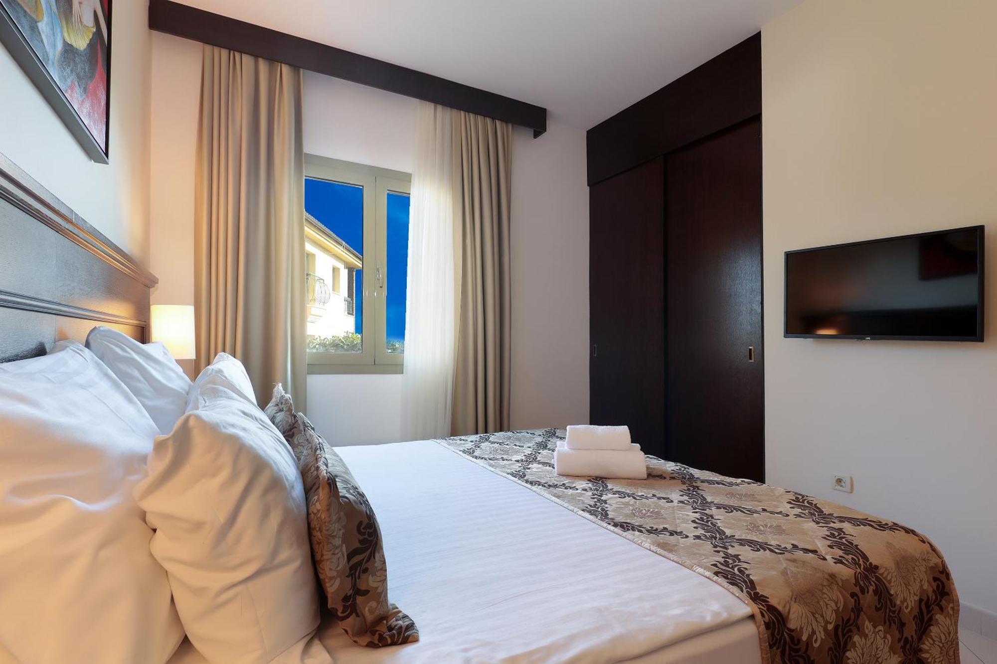 Blue Waves Hotel 4*