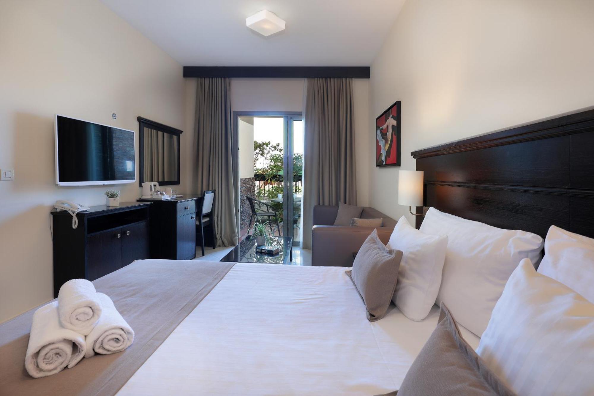 Blue Waves Hotel 4*