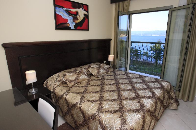 Blue Waves Hotel 4*
